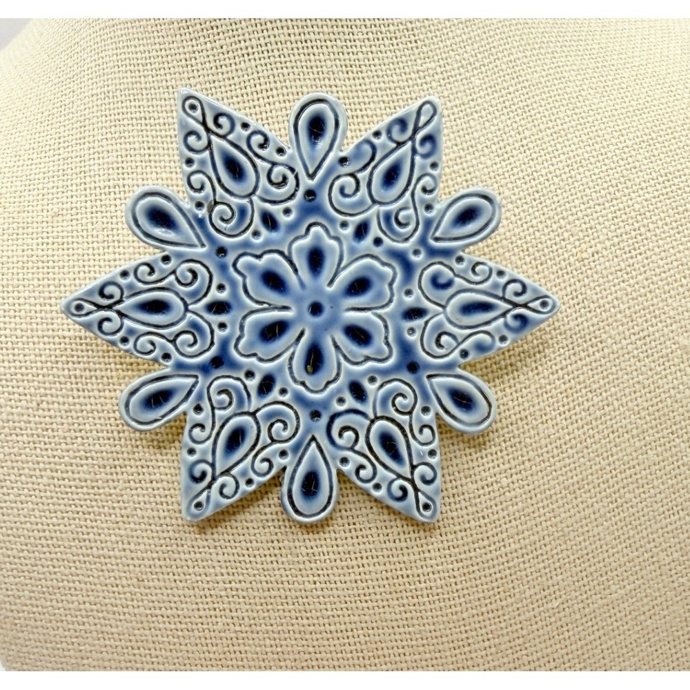 Blue‎ White Porcelain Ceramic Snowflake Floral Starburst Brooch 2.25 Inch